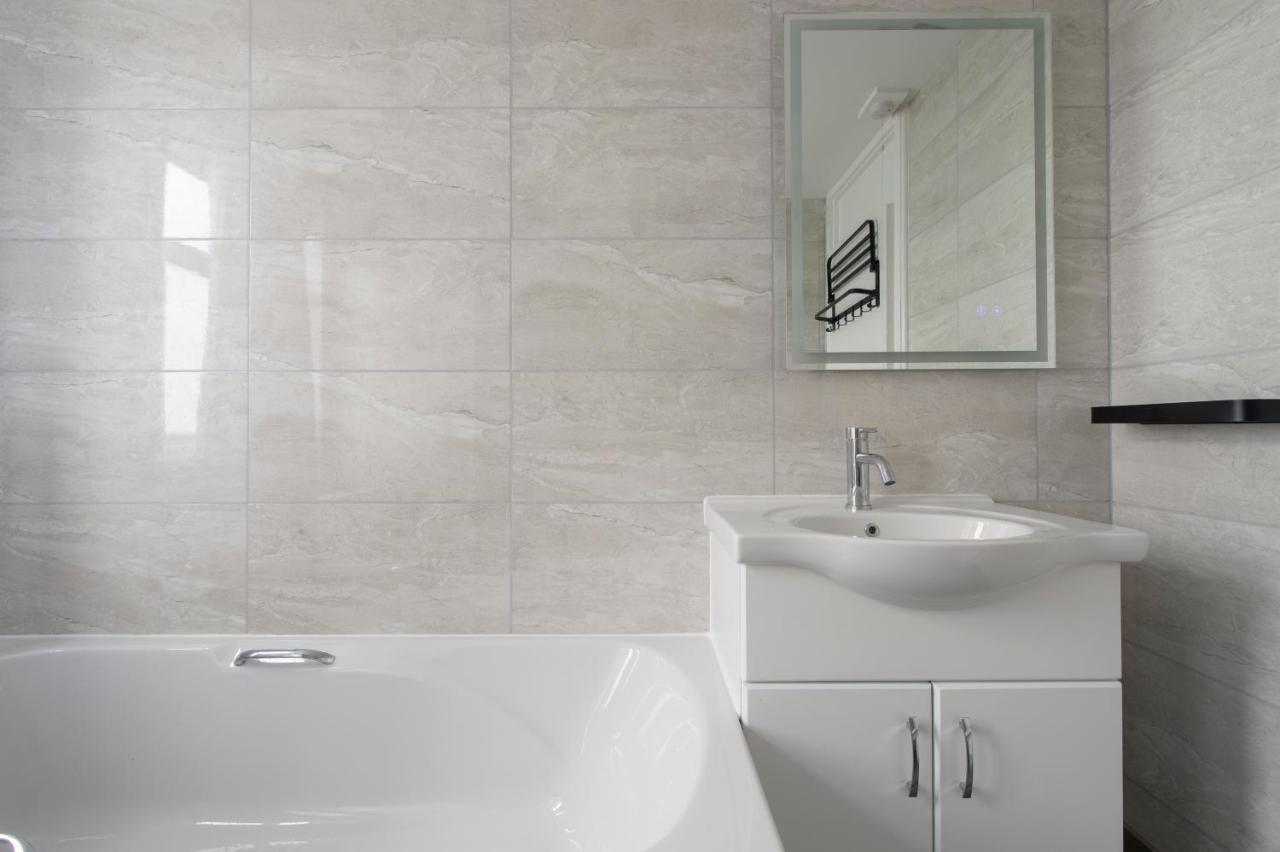 Modern Luxury By Mile End *