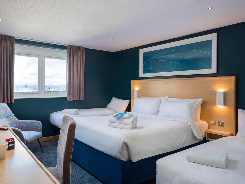 Travelodge Airport 3*