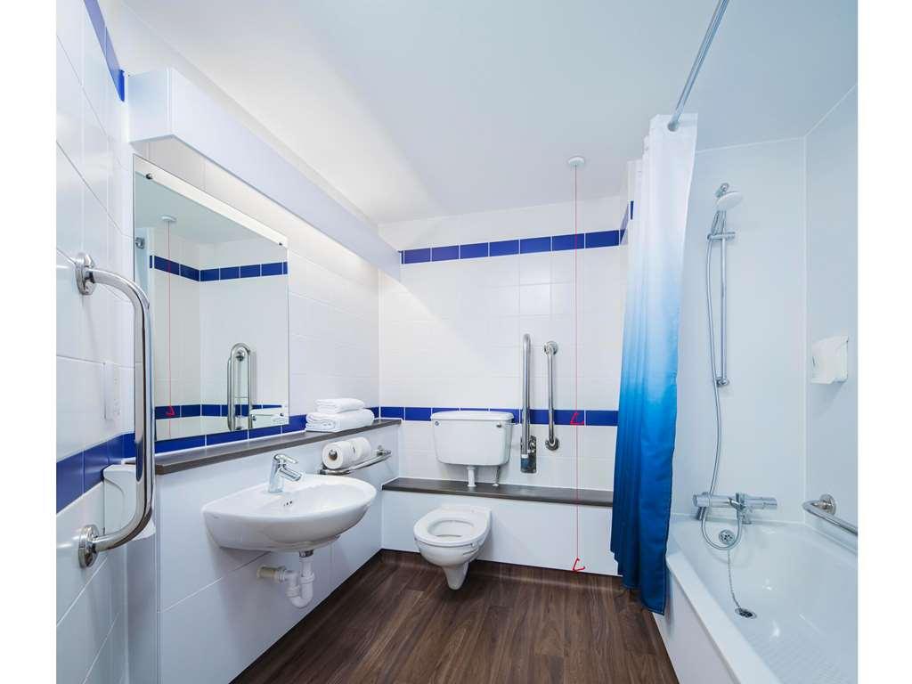 Hotel Travelodge Airport 3*