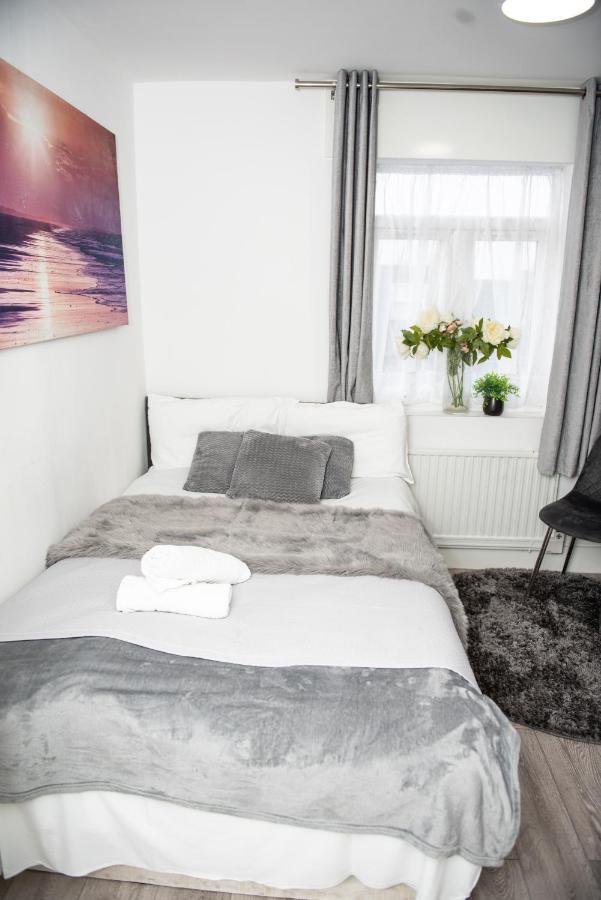 Small But Cozy Studio, Great Tube Connection Apartment London
