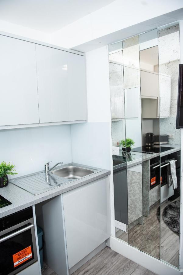 Small But Cozy Studio, Great Tube Connection Apartment *