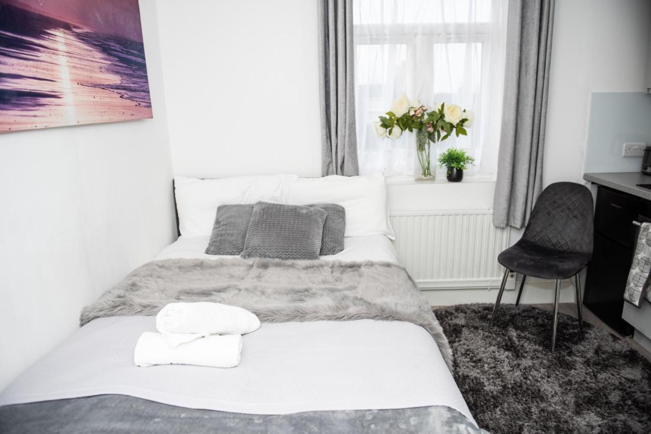 Small But Cozy Studio, Great Tube Connection Apartment London