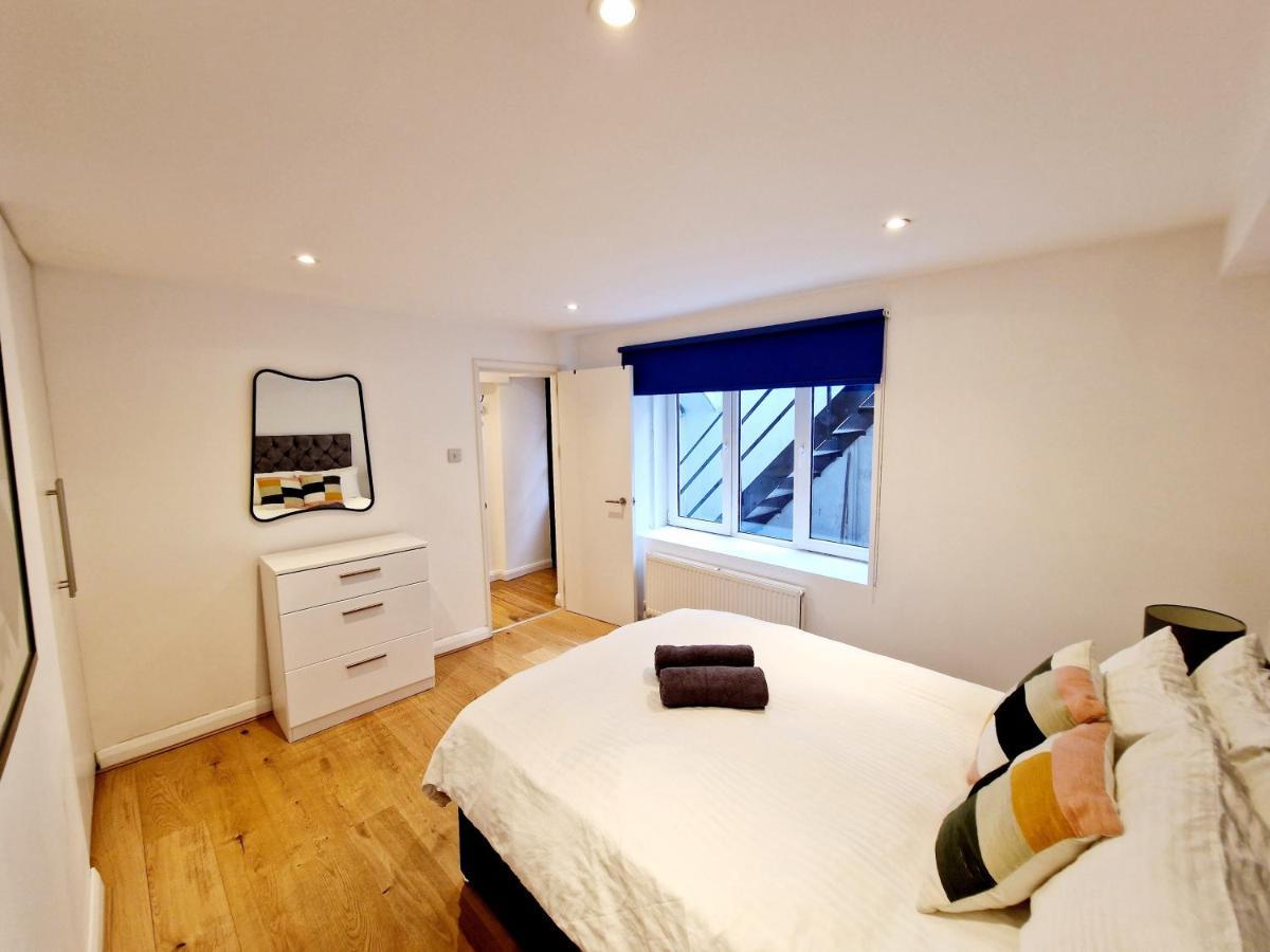 Beautiful Hyde Park Flat By Lancaster Gate Station With Private Back Patio London