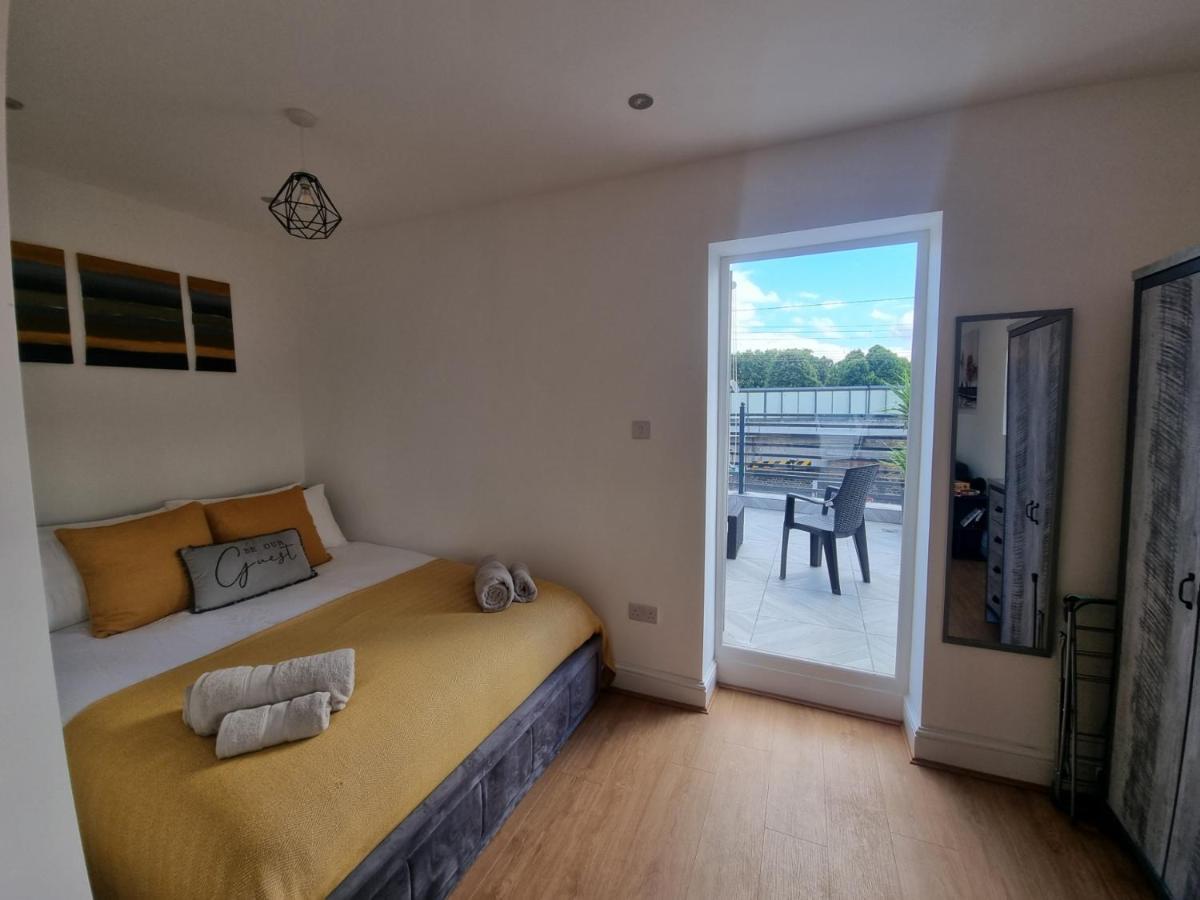 Stunning Roof Terrace Flat * London