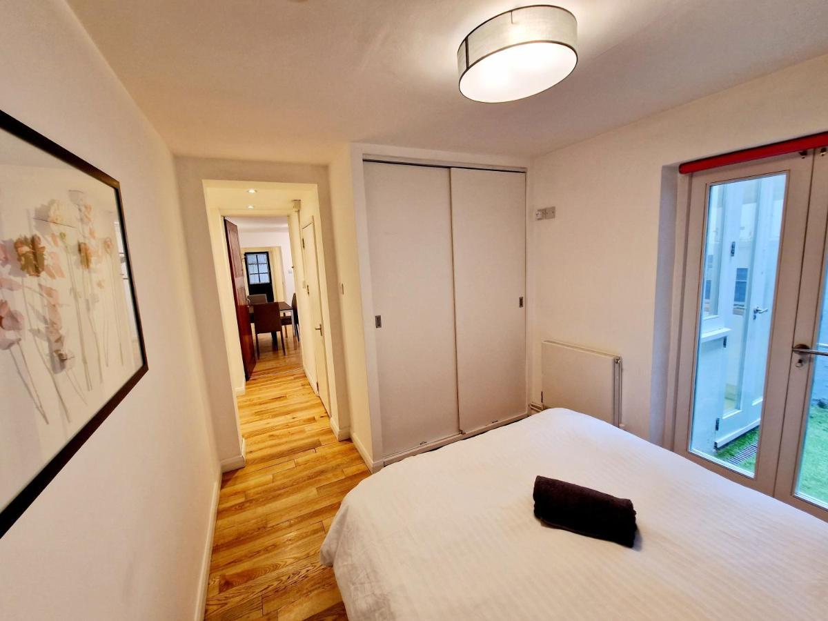 Beautiful Hyde Park Flat By Lancaster Gate Station With Private Back Patio London