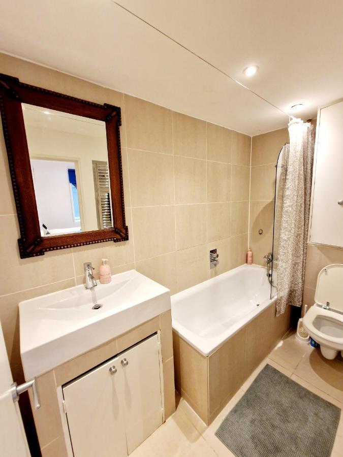 Beautiful Hyde Park Flat By Lancaster Gate Station With Private Back Patio London