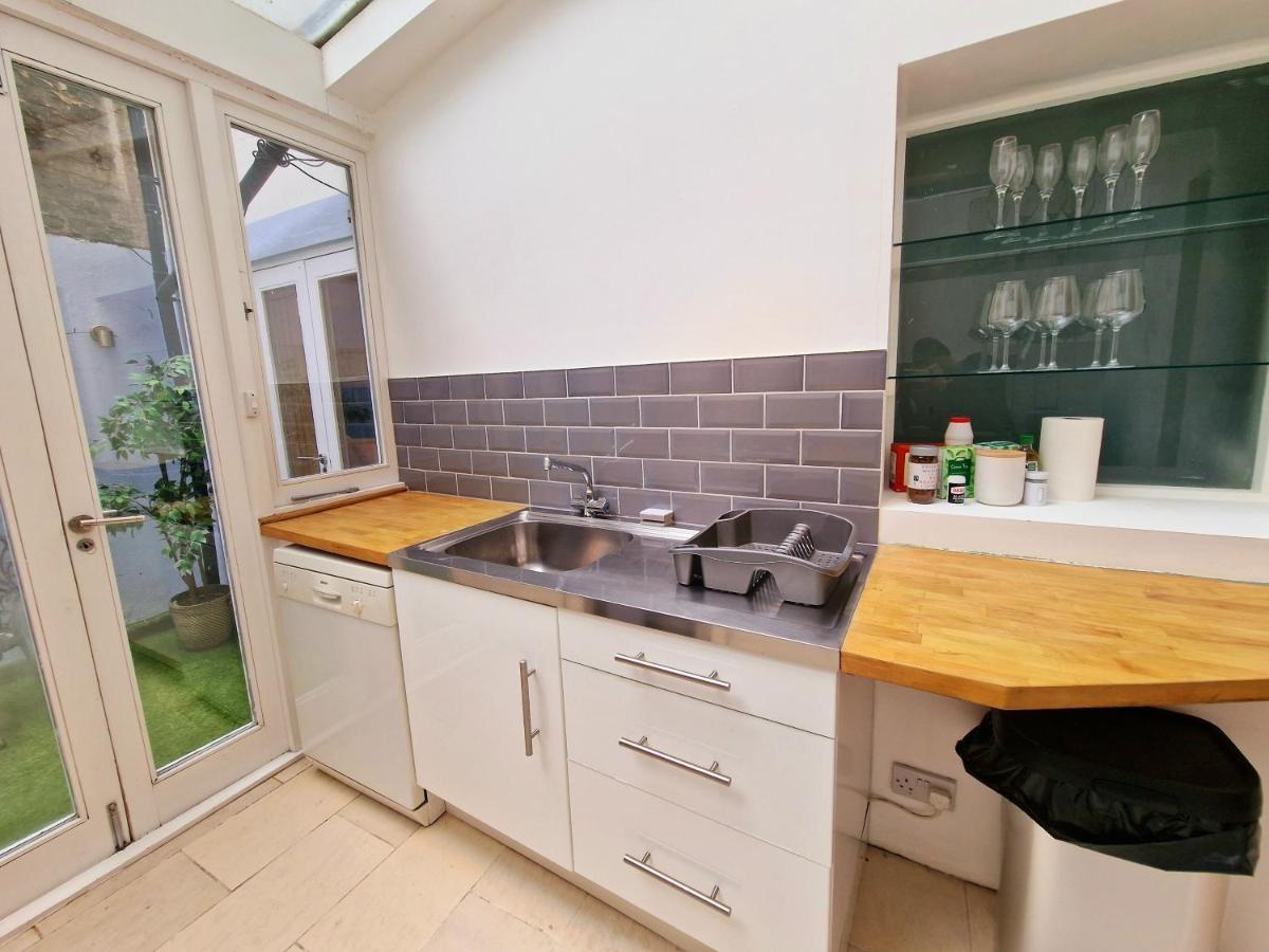 Beautiful Hyde Park Flat By Lancaster Gate Station With Private Back Patio * London