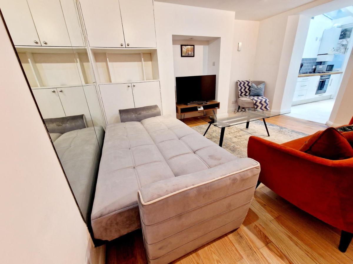 Beautiful Hyde Park Flat By Lancaster Gate Station With Private Back Patio London