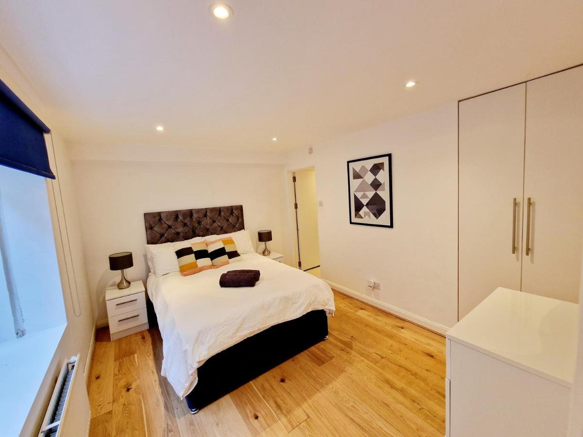 Beautiful Hyde Park Flat By Lancaster Gate Station With Private Back Patio Apartment