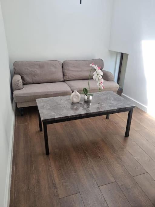 Flat 7 Fulham, 2 Bedroom, 1 Bathroom Flat *