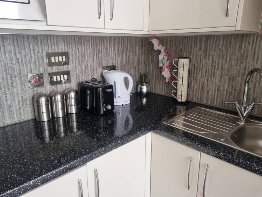 Flat 7 Fulham, 2 Bedroom, 1 Bathroom Flat Apartment *