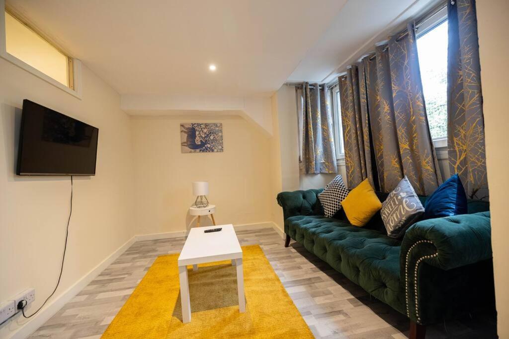 Apartamento 3 Bedrooms Flat -wifi-freeparking-babycot-15min To Pepys Park