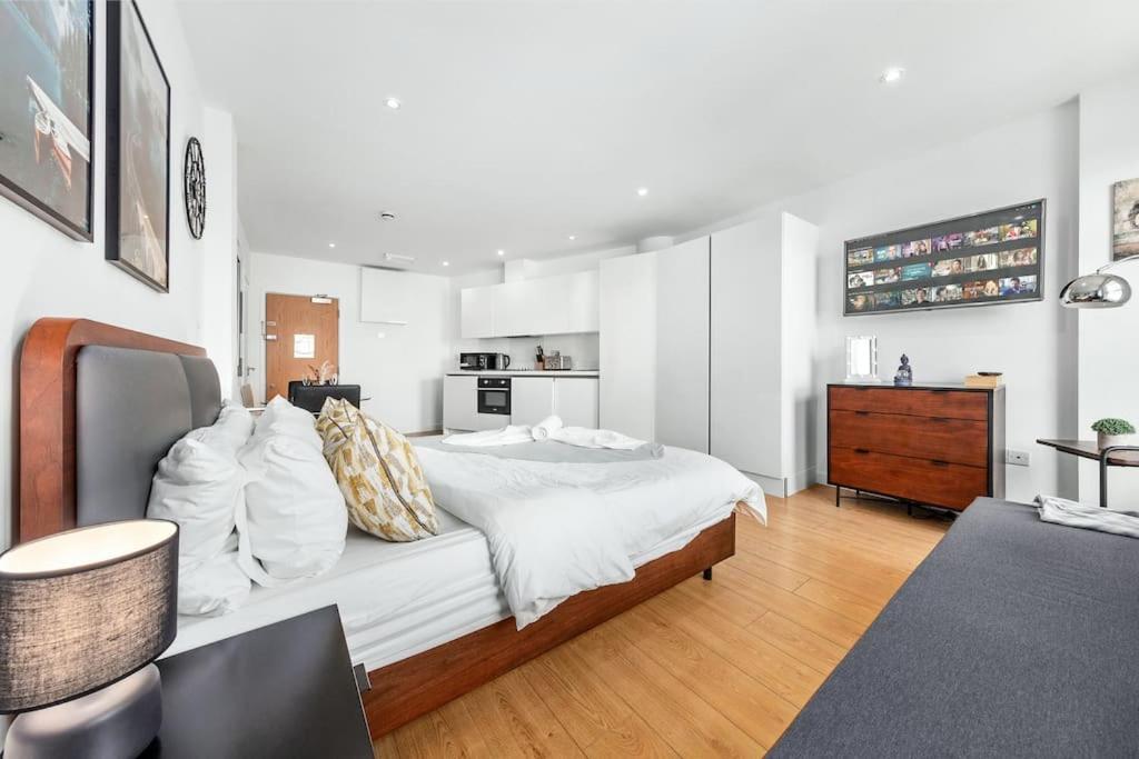 Apartment Stylish Piccadilly 1 Bedroom Flat In Vr2 London