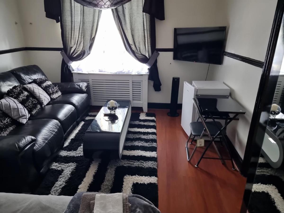 Lackco's Kingsize Luxurious Homestay London