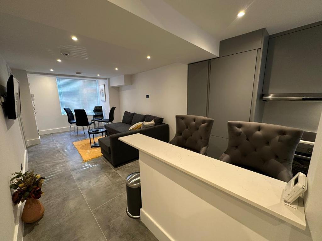 Apartment Two Bedroom House In Kilburn London