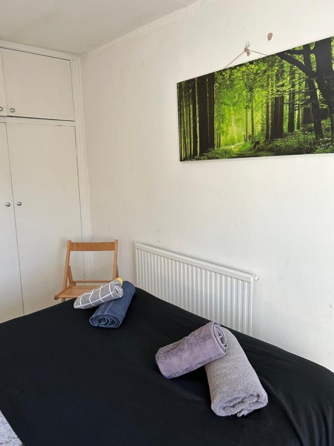 Redecorated Double With Shared Bathroom -rm3 Guest house