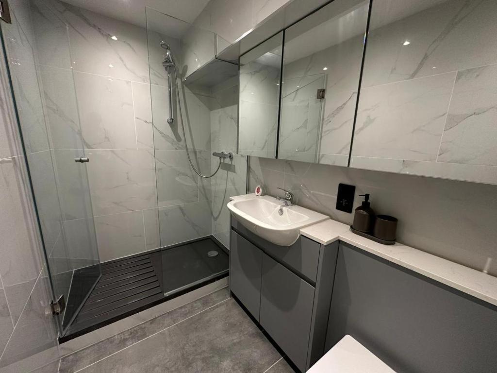 Apartment Two Bedroom House In Kilburn *