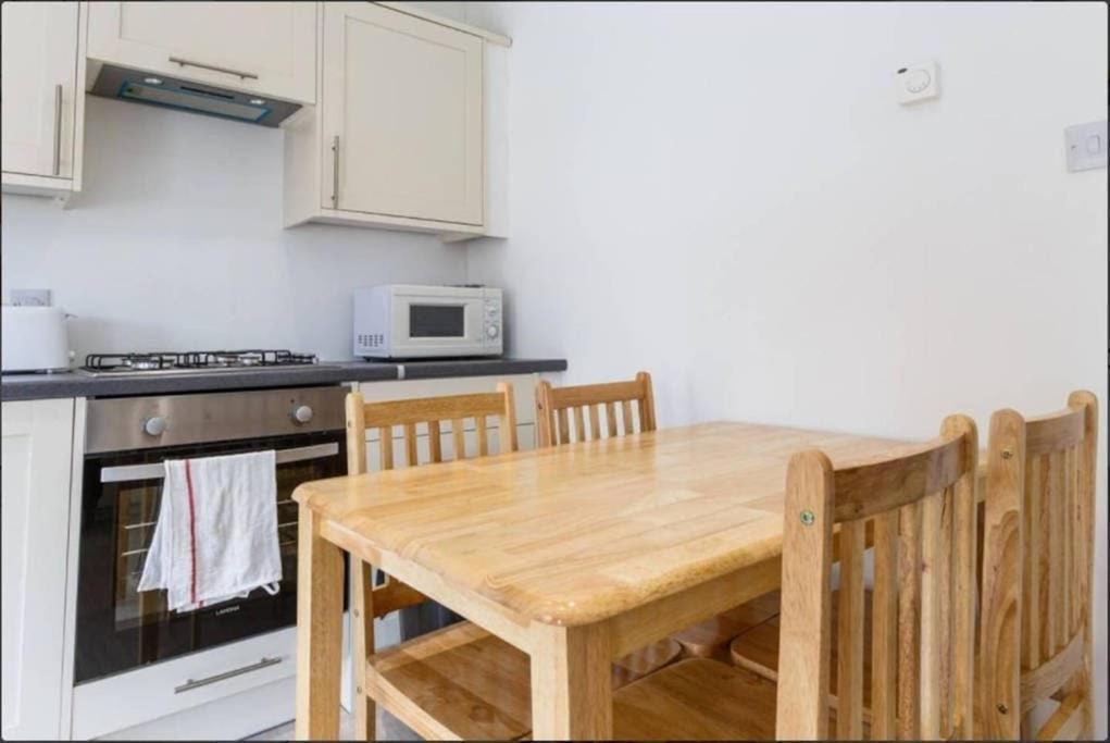 Redecorated Double With Shared Bathroom -rm3 * London