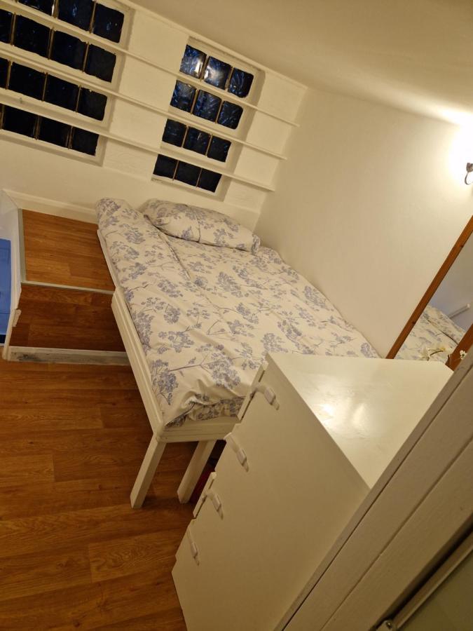 Armhurst Chalet London