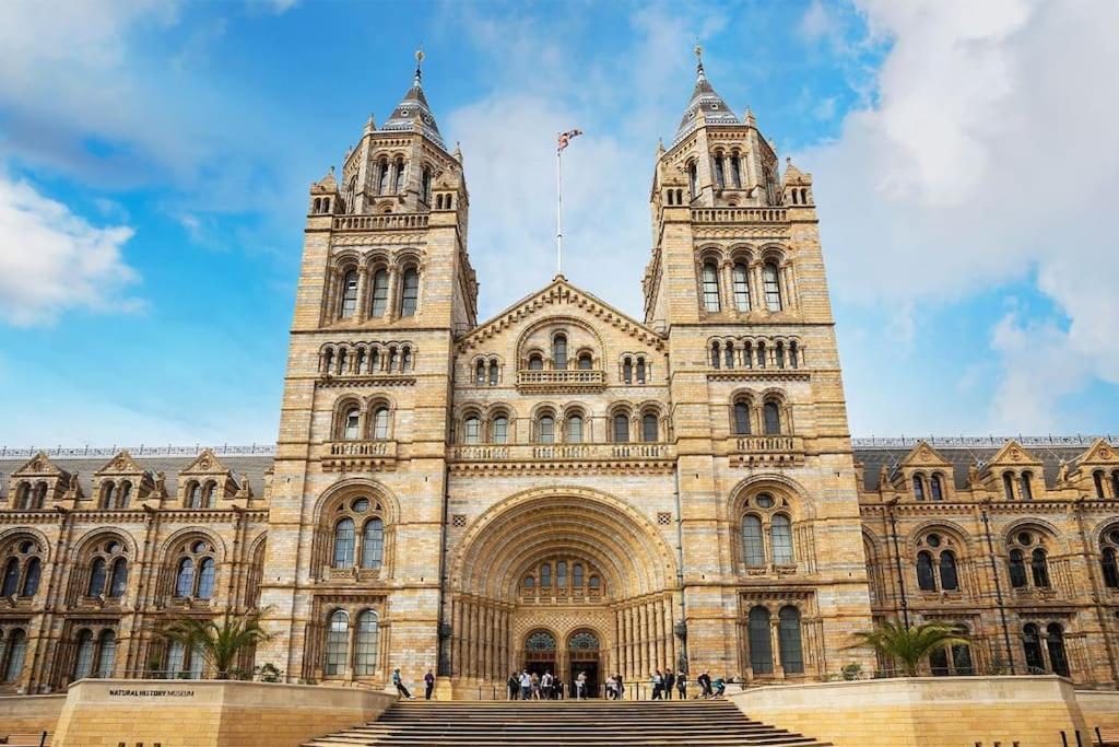 Beautiful Kensington 3 Minutes Walk To Earl's Court Station Apartment London