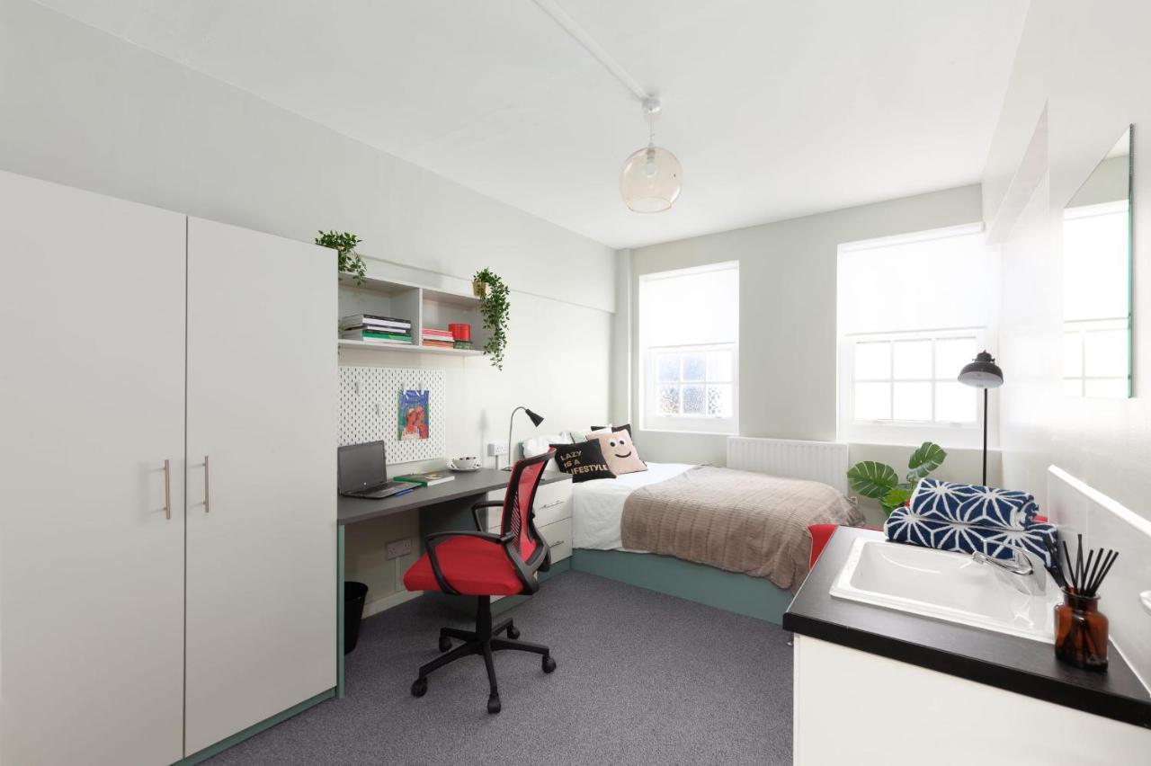 Lovely Bright With Shared Facilities Hostel London