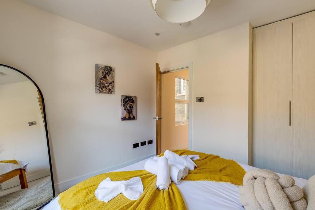 Superior Quality Brixton Aztec Gem Apartment London