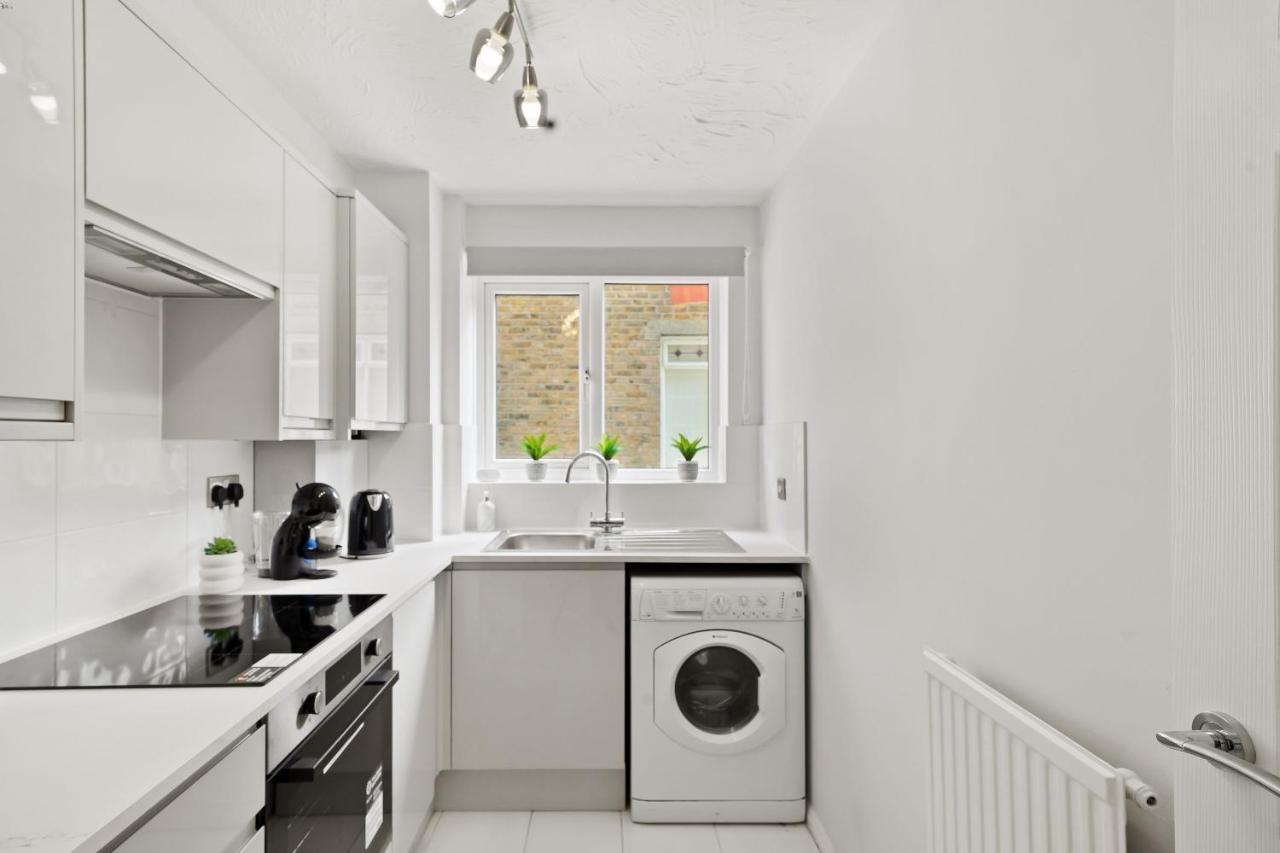 Luxury 1 Bed Flat South Woodford With Parking - Minutes Walk To Line Zone 4 * London