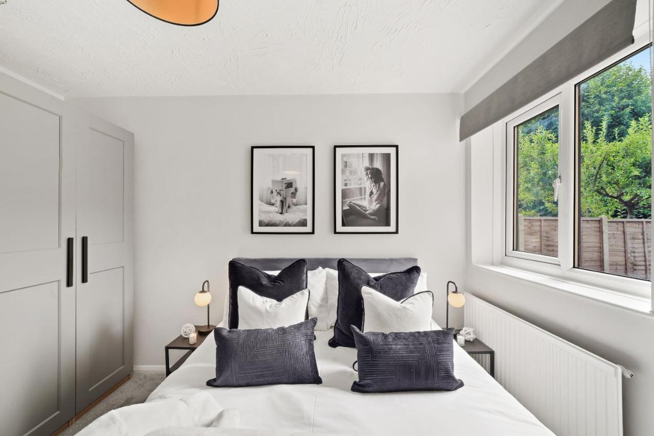 Luxury 1 Bed Flat South Woodford With Parking - Minutes Walk To Line Zone 4 London