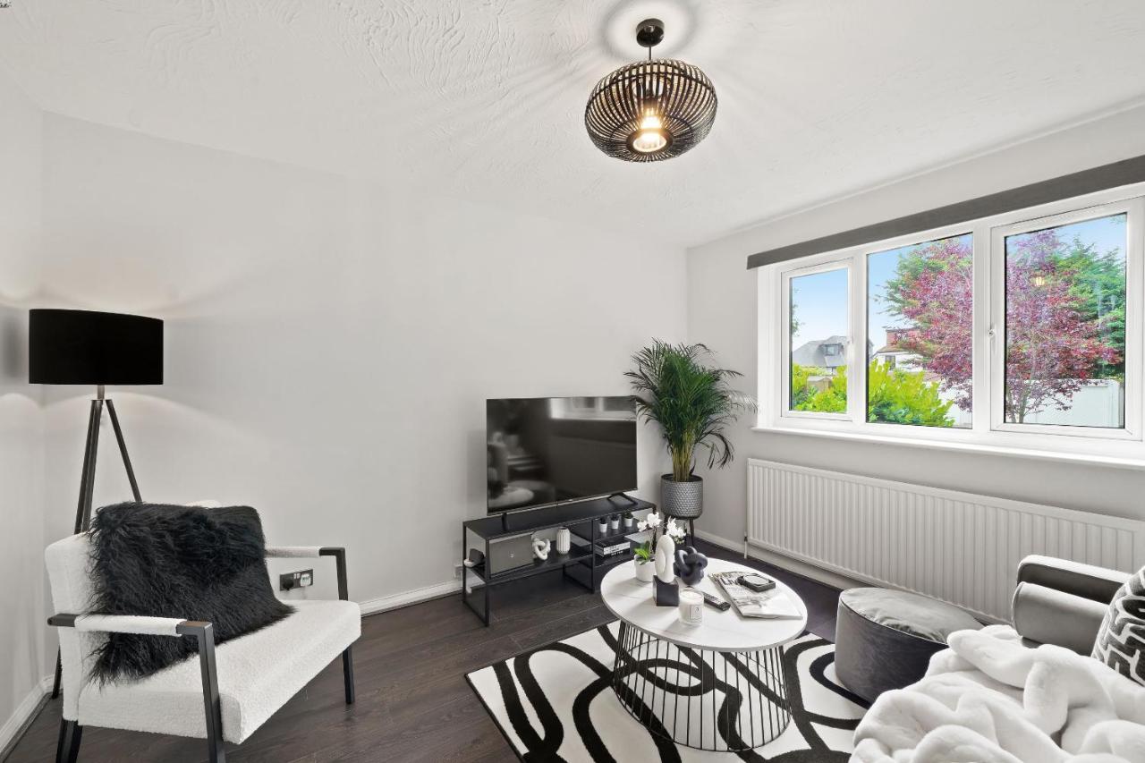 Apartment Luxury 1 Bed Flat South Woodford With Parking - Minutes Walk To Line Zone 4 *