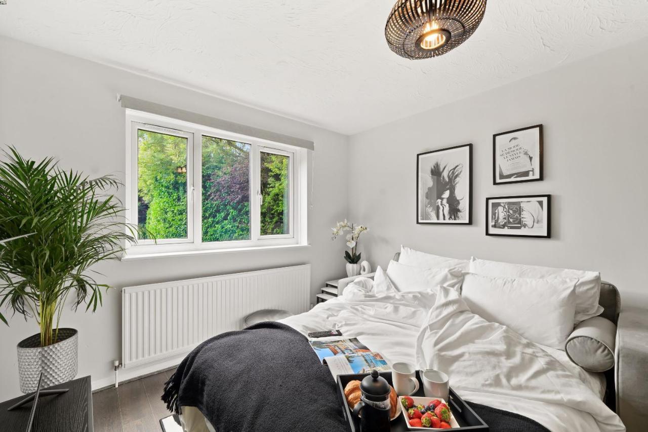 Luxury 1 Bed Flat South Woodford With Parking - Minutes Walk To Line Zone 4