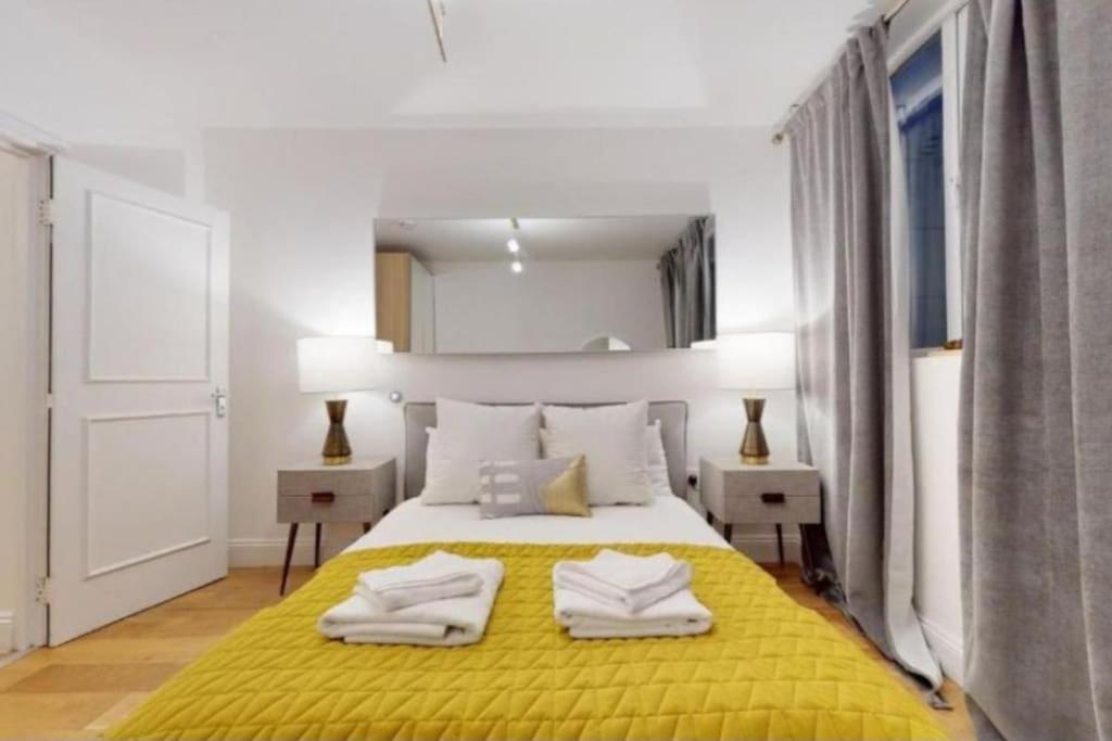 Apartment Stunning Hyde Park Home, Ground Floor Maisonette, Duplex, Near Tube Metro Stations London