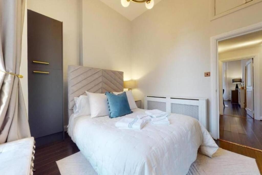 Apartamento Stunning Hyde Park With Private Balcony & Lift Elevator Access