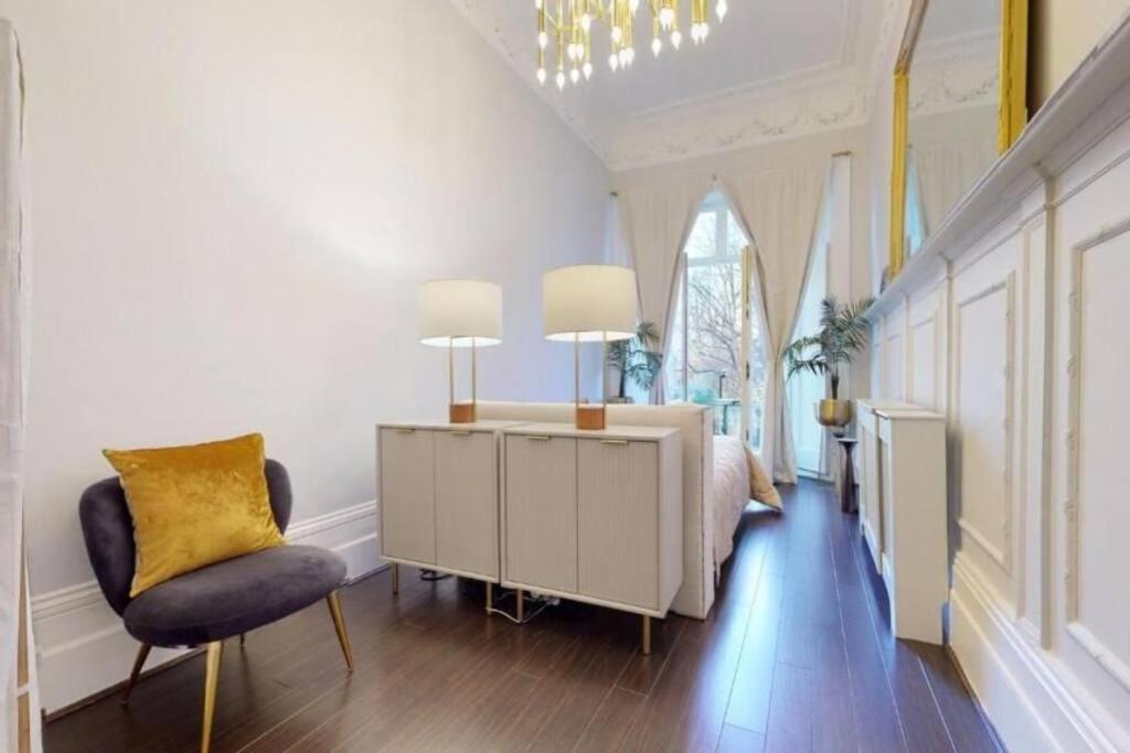 Stunning Hyde Park With Private Balcony & Lift Elevator Access Apartamento