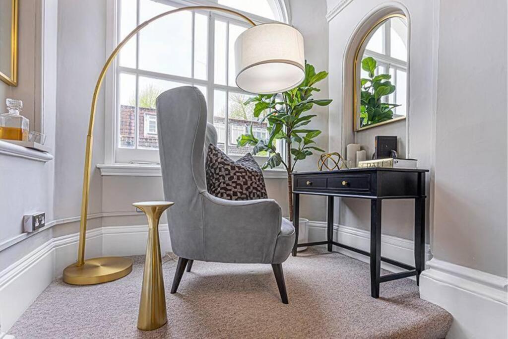 Stunning Hyde Park With Private Balcony & Lift Elevator Access Apartamento *