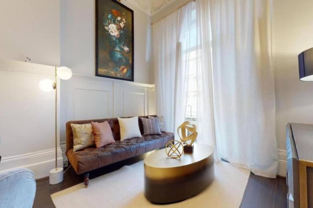 Apartamento Stunning Hyde Park With Private Balcony & Lift Elevator Access *