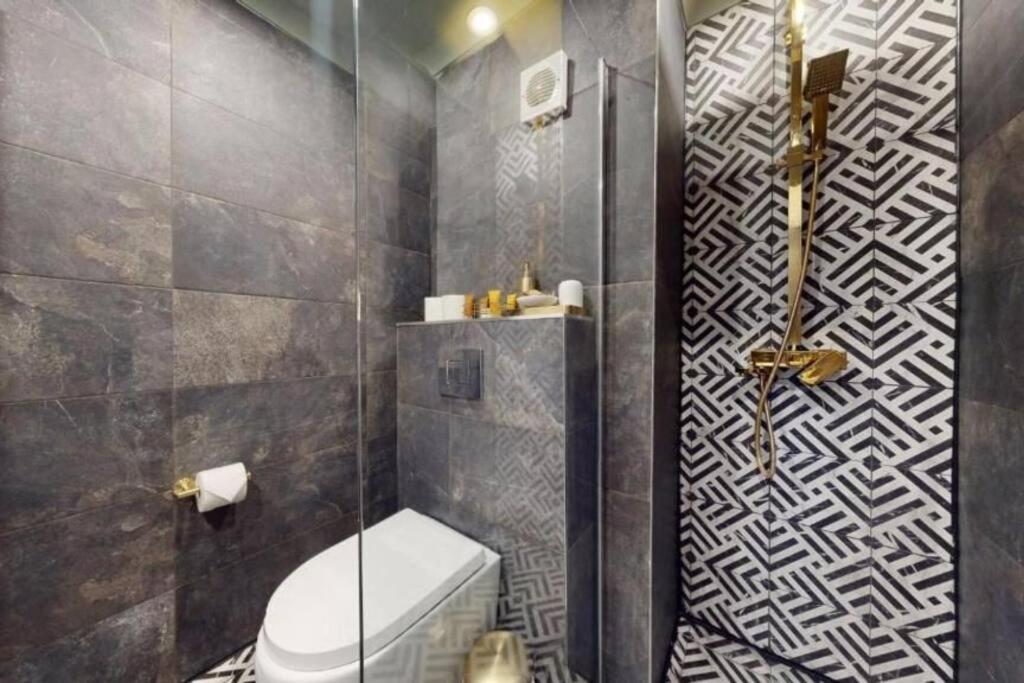Apartamento Stunning Hyde Park With Private Balcony & Lift Elevator Access