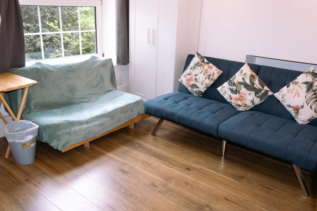 4 Bedroom Near Centre 2-min Walk To Metro !! Business & Family Friendly!! Apartment