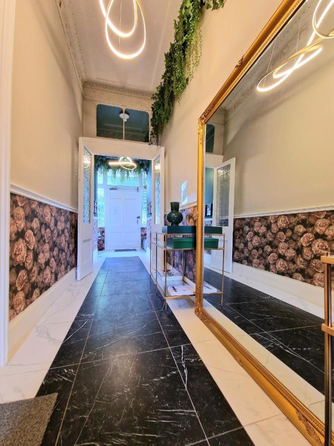 Stunning Hyde Park Home, Ground Floor Maisonette, Duplex, Near Tube Metro Stations