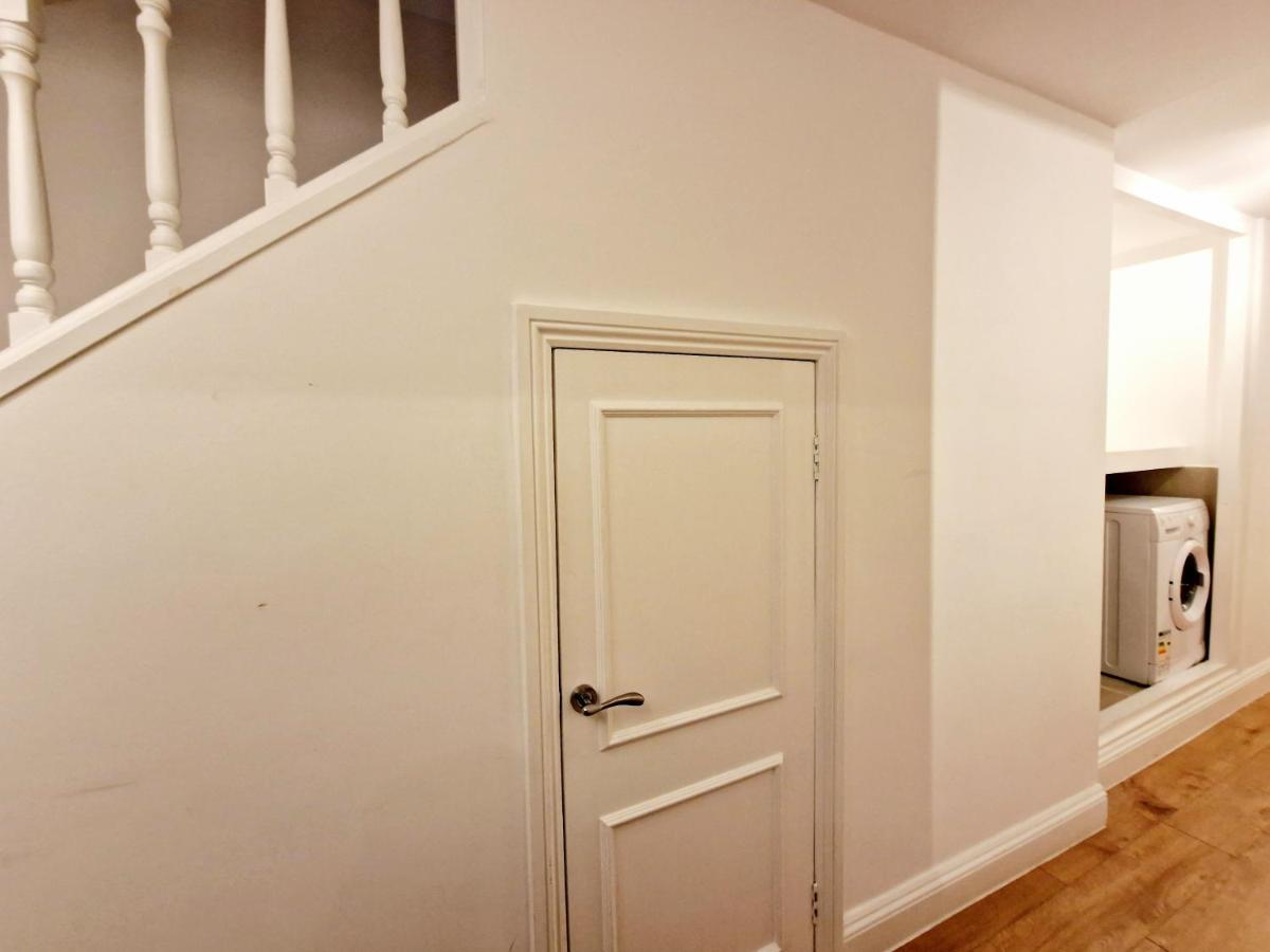 Stunning Hyde Park Home, Ground Floor Maisonette, Duplex, Near Tube Metro Stations * London