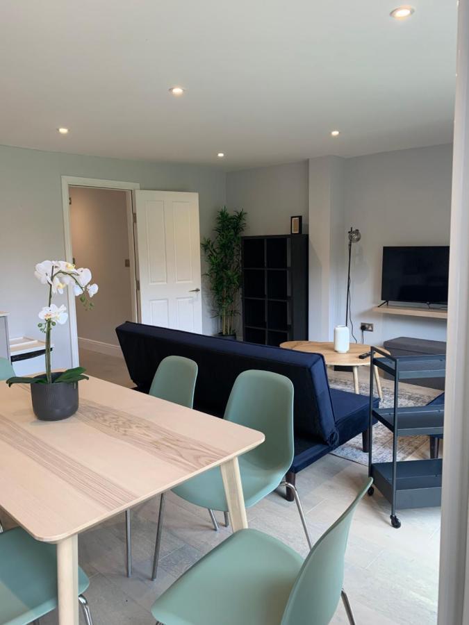 Wonderful 3 Bed Flat With Private Garden In Wimbledon - 1 The Queens Apartment