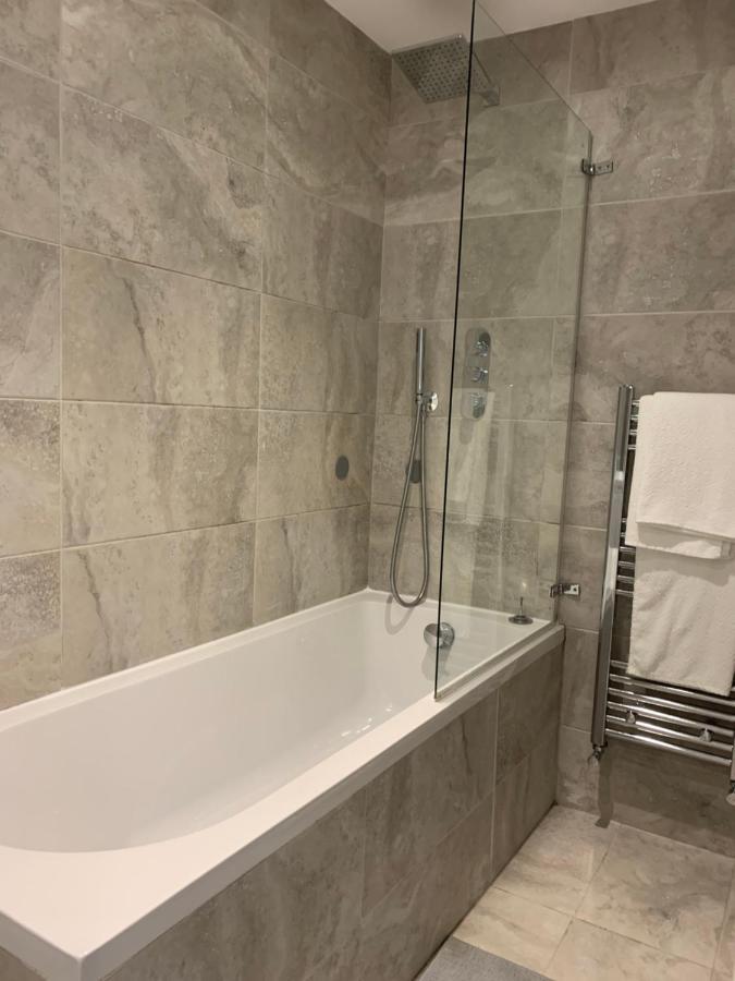 Wonderful 3 Bed Flat With Private Garden In Wimbledon - 1 The Queens Apartment