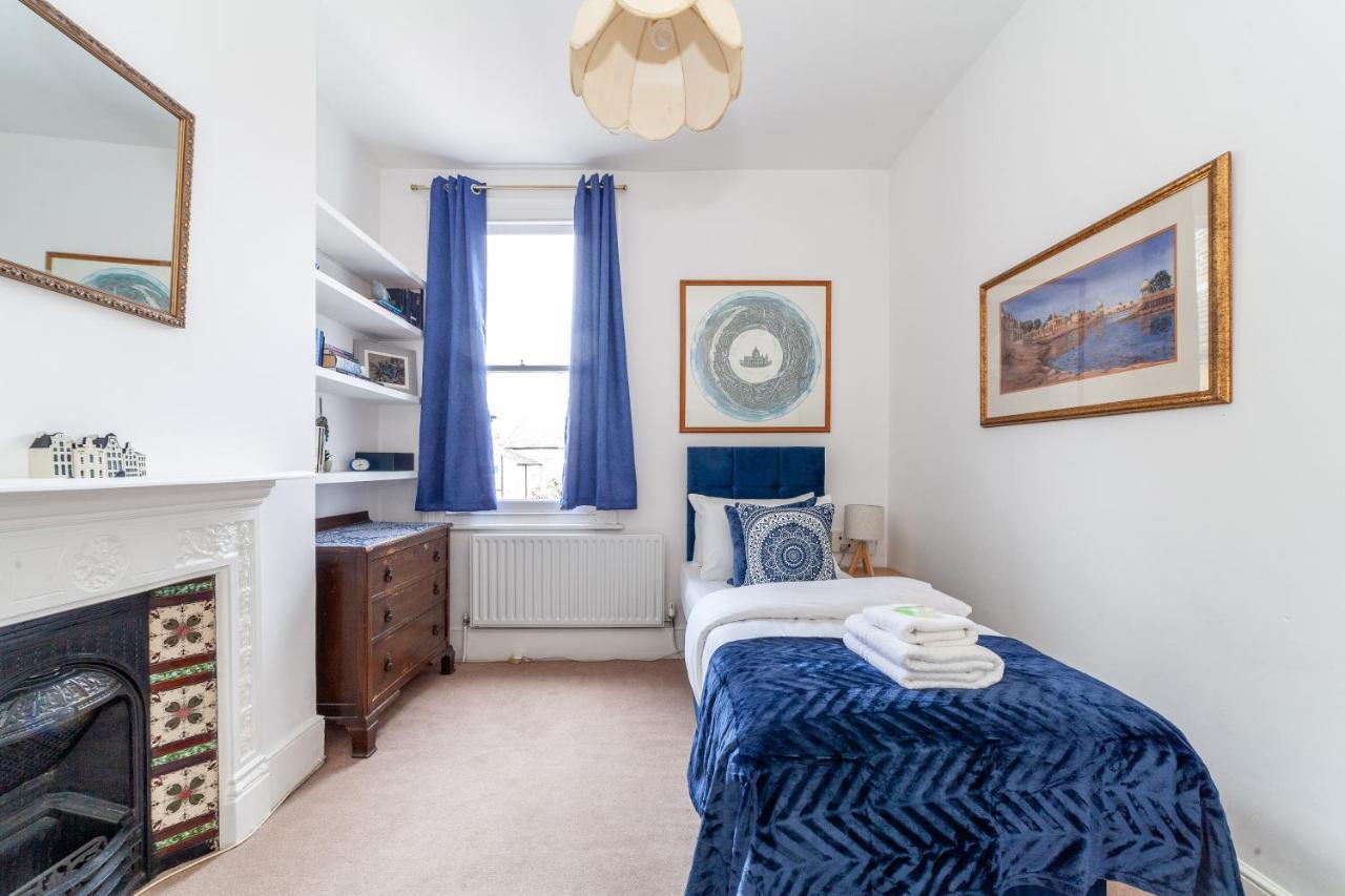 Charming Terraced 3br House, 5 Min Hither St * Londres