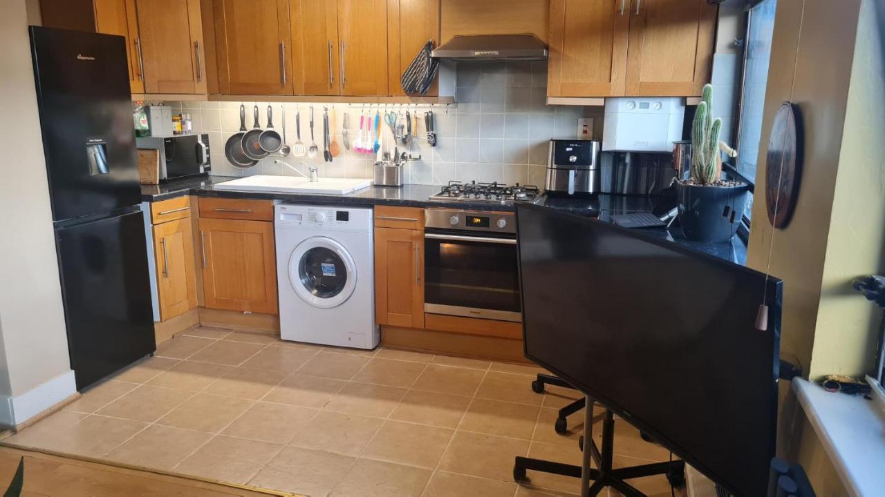 Cheap Kensington Apartment *