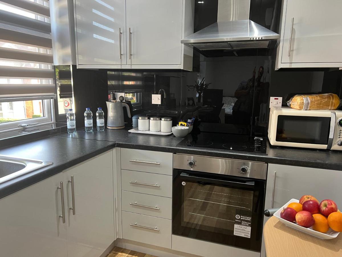 Hotel Grand Bleu - - Next To Piccadilly Line Tube Station & Brand New Facilities London