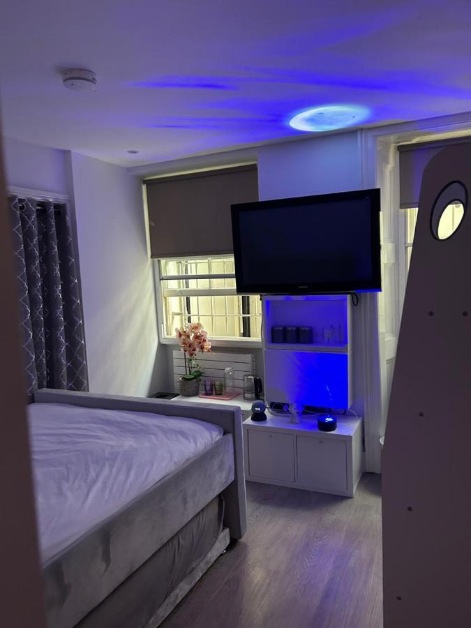 Oasis: Urban Retreat With Breakfast And Yoga Homestay London