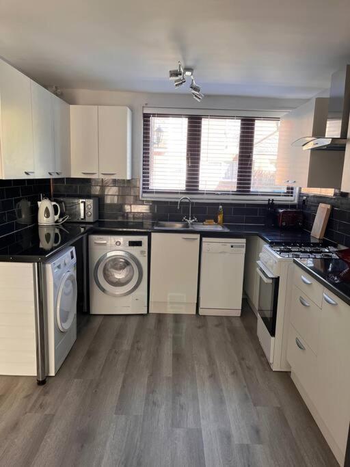 Spacious And Comfy * London