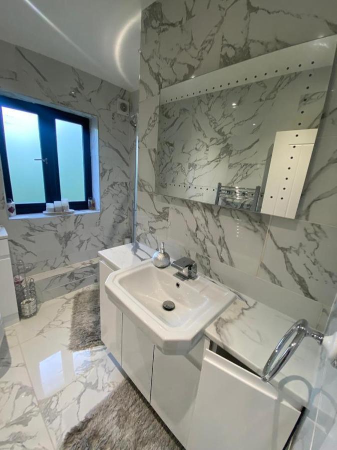 Twin/king Private Bedrooms In Beautiful Homestay With Private Parking Hospedagem domiciliar Londres