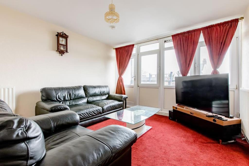 One Bed - 25 Mins From Bridge Apartment *