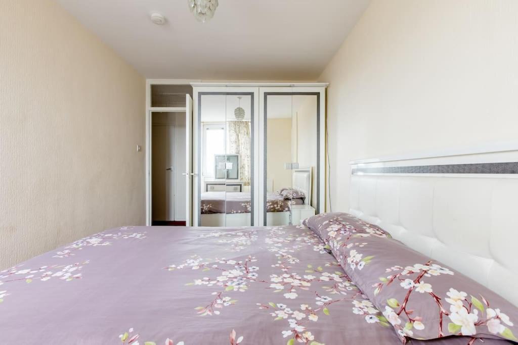 One Bed - 25 Mins From Bridge Apartment *
