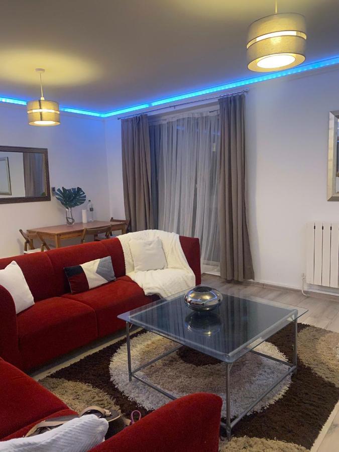 In - 24 7 Security Apartment *